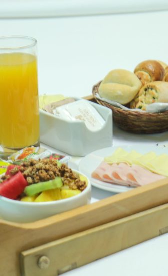 DESAYUNO EN BANDEJA